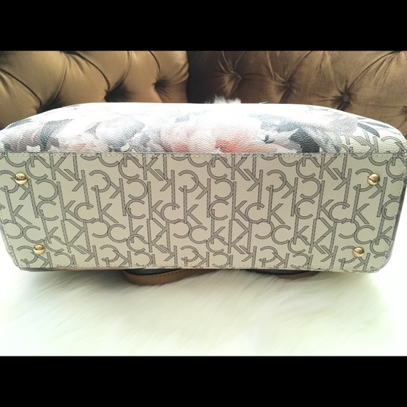 ❌❌SOLD❌❌Calvin Klein Unique Handbag - Picture 5 of 7